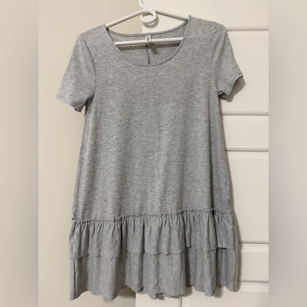 Zenana Outfitters Light Gray Scoop Neck Tunic with Ruffle Hem